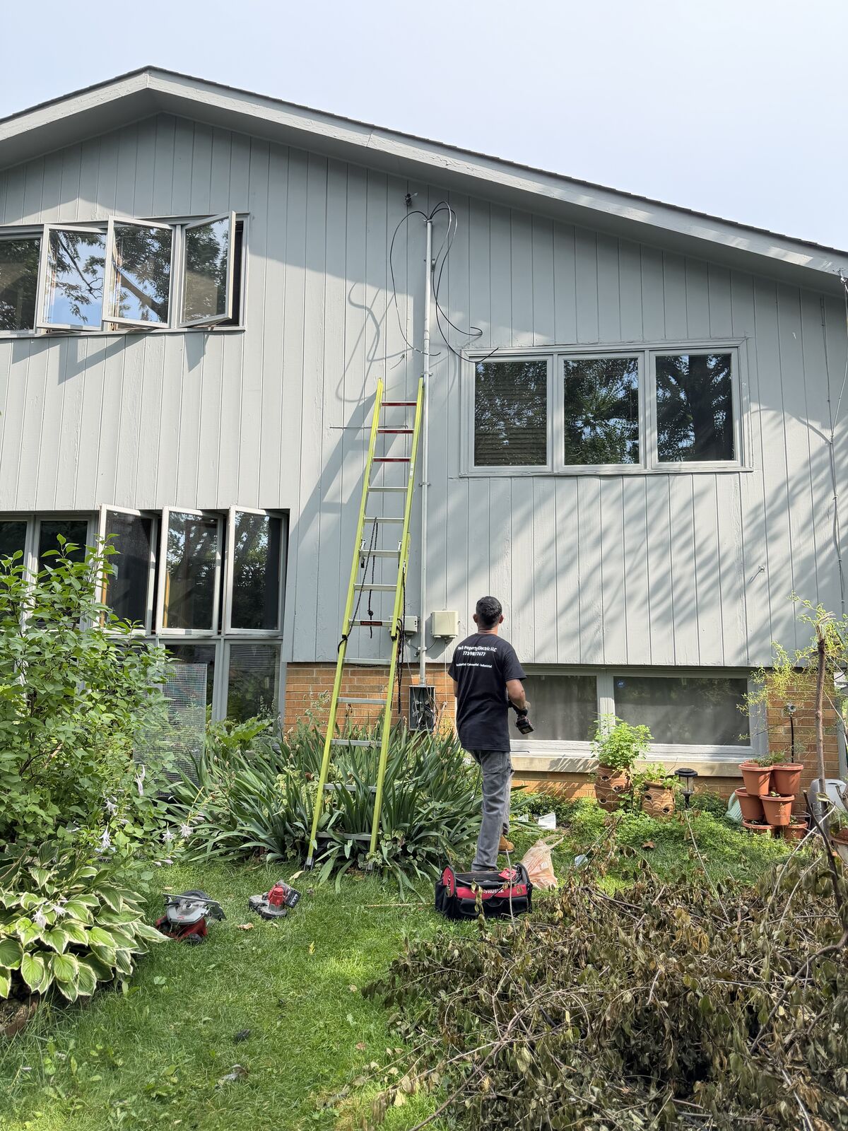 Peak Property Electric electrician responding to a service call at a North Shore home