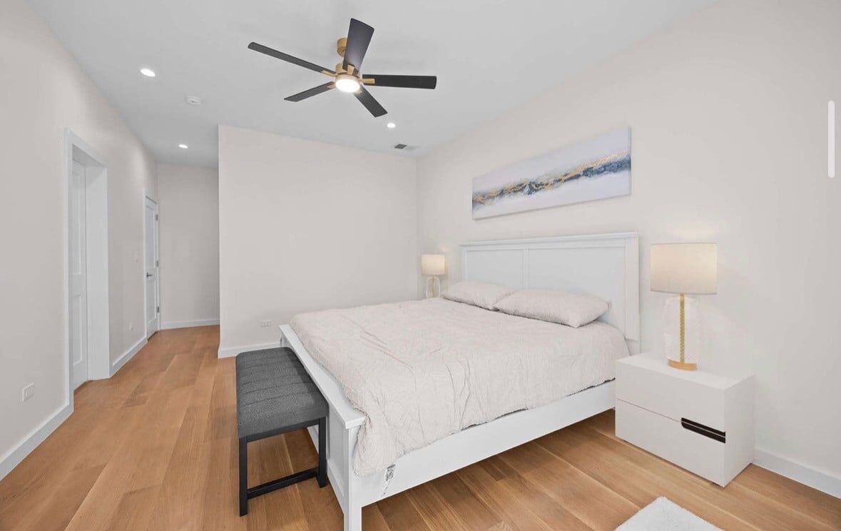 Bedroom ceiling where hardwired smoke detectors are installed